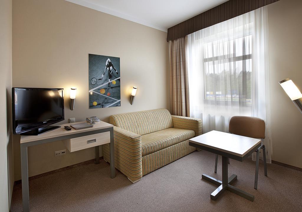 Hotel Jarota Jarocin Zimmer foto